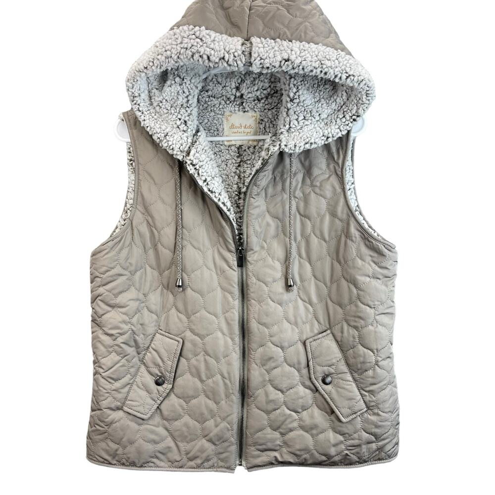 Altar'd State Sherpa Lined Hooded Vest Quilted Fully Lined Full Zip Size Medium